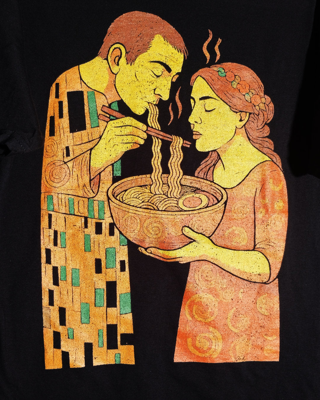 Artistic depiction of a man and woman sharing a bowl of noodles, inspired by Gustav Klimt's style.