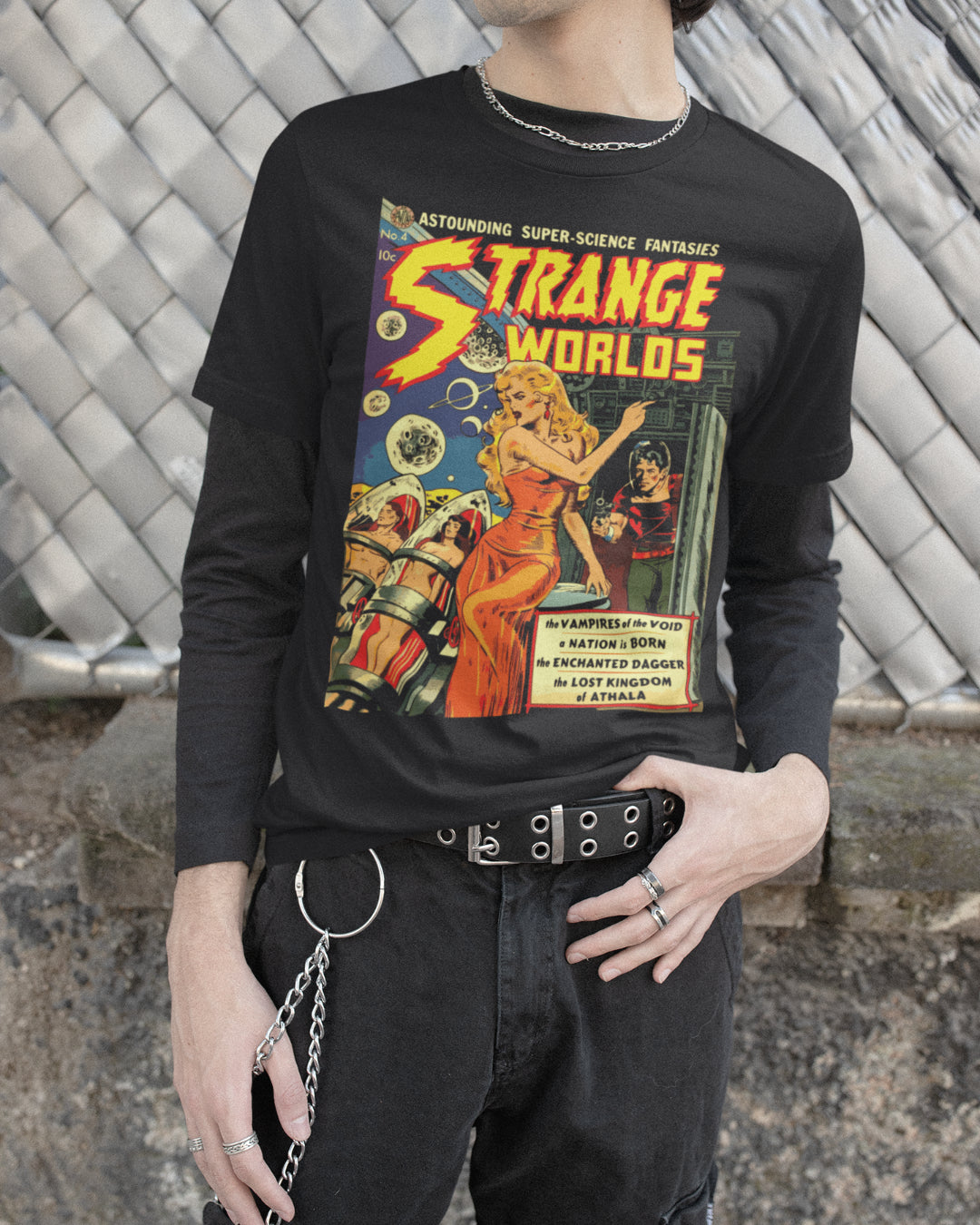 Vintage Science Fiction | Comic Book | Strange Worlds | Unisex T-Shirt